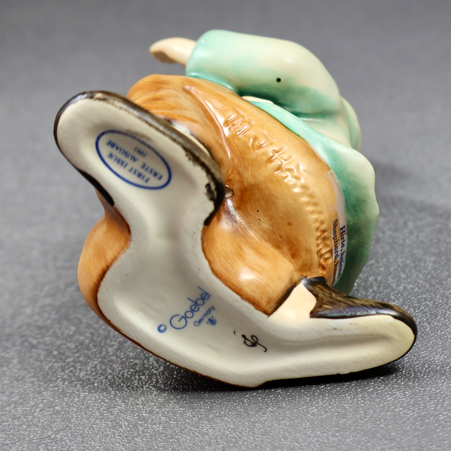 M.I.Hummel Small Nativity - Shepherd Kneeling 214/G/0-Figurine-Oakview Collectibles
