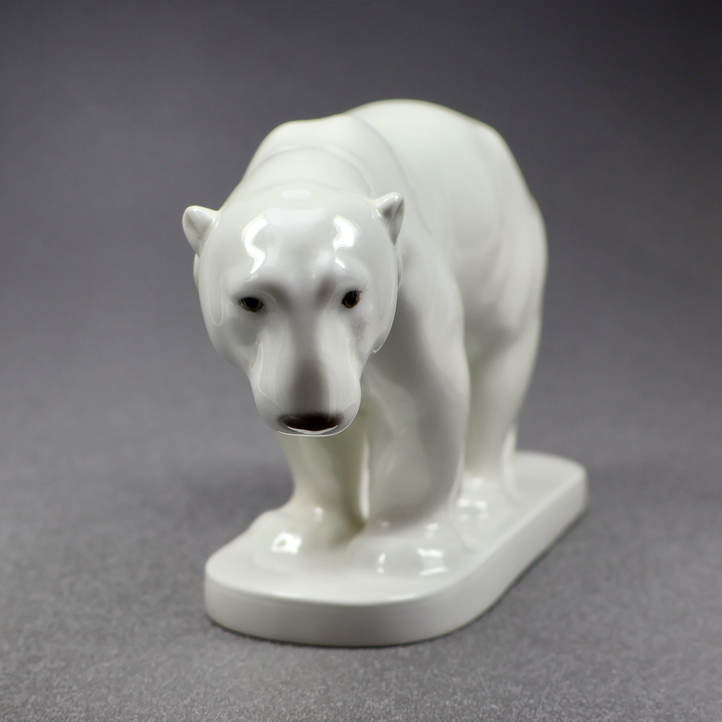 KPM KÖNIGLICHE PORZELLAN Manufaktur Polar Bear 140/253-Figurine-Oakview Collectibles