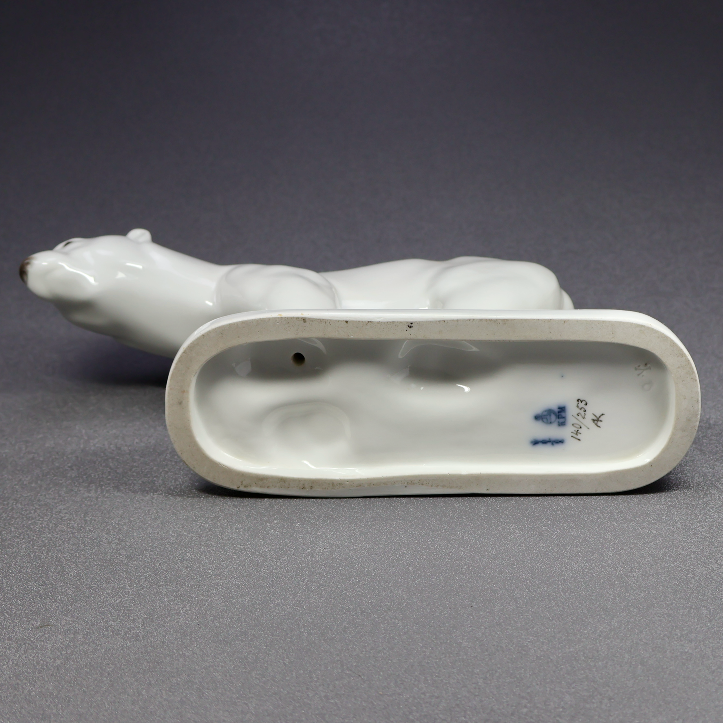 KPM KÖNIGLICHE PORZELLAN Manufaktur Polar Bear 140/253-Figurine-Oakview Collectibles