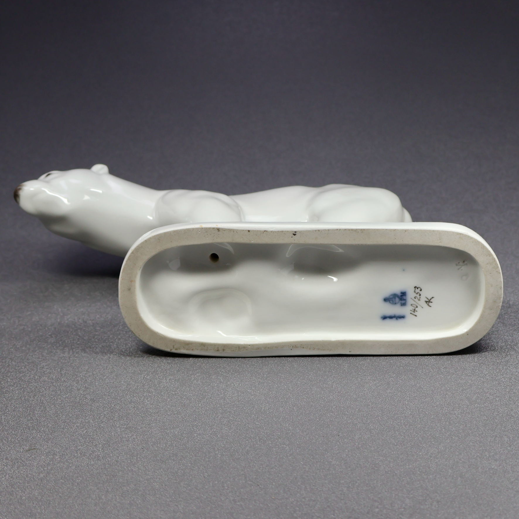 KPM KÖNIGLICHE PORZELLAN Manufaktur Polar Bear 140/253-Figurine-Oakview Collectibles
