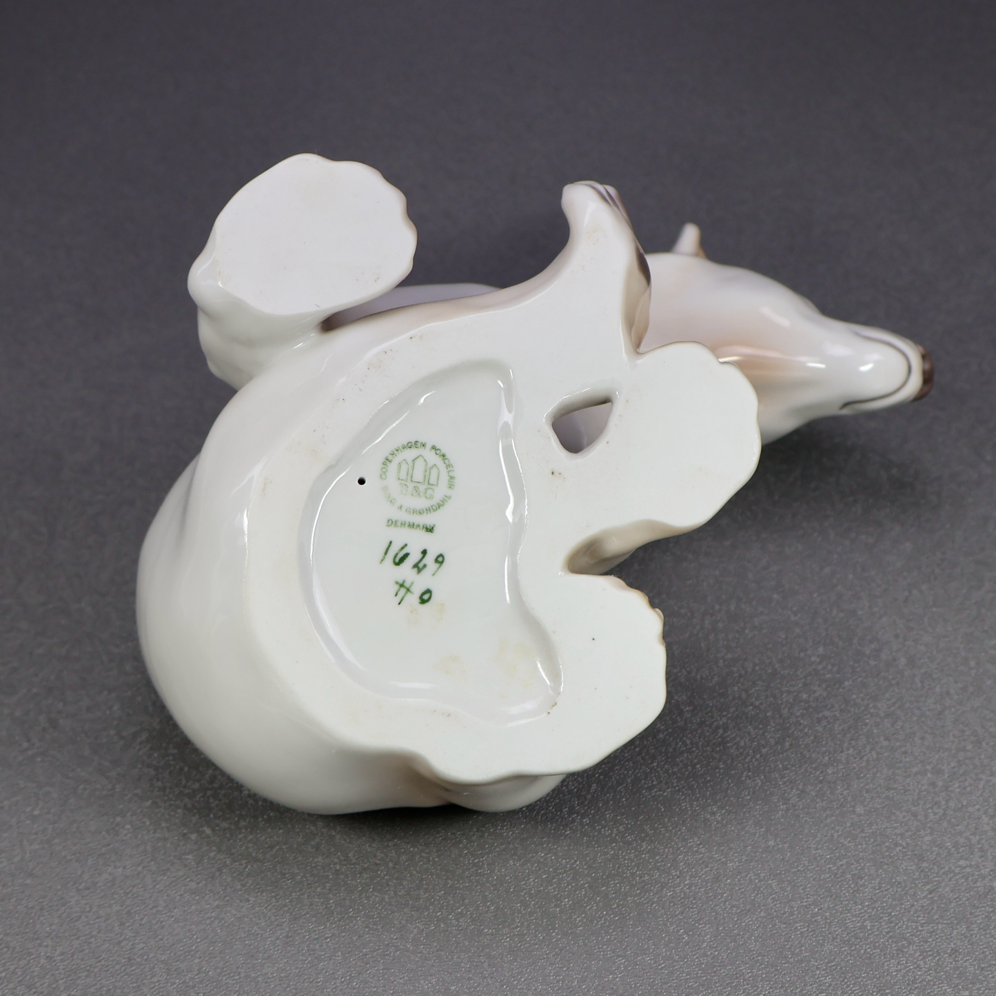 Bing & Grondahl Polar Bear Sitting Figurine 1629-Figurine-Oakview Collectibles