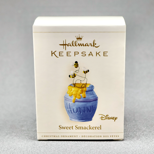 Hallmark 2006 Sweet Smackerel Winnie the Pooh-Ornament-Oakview Collectibles