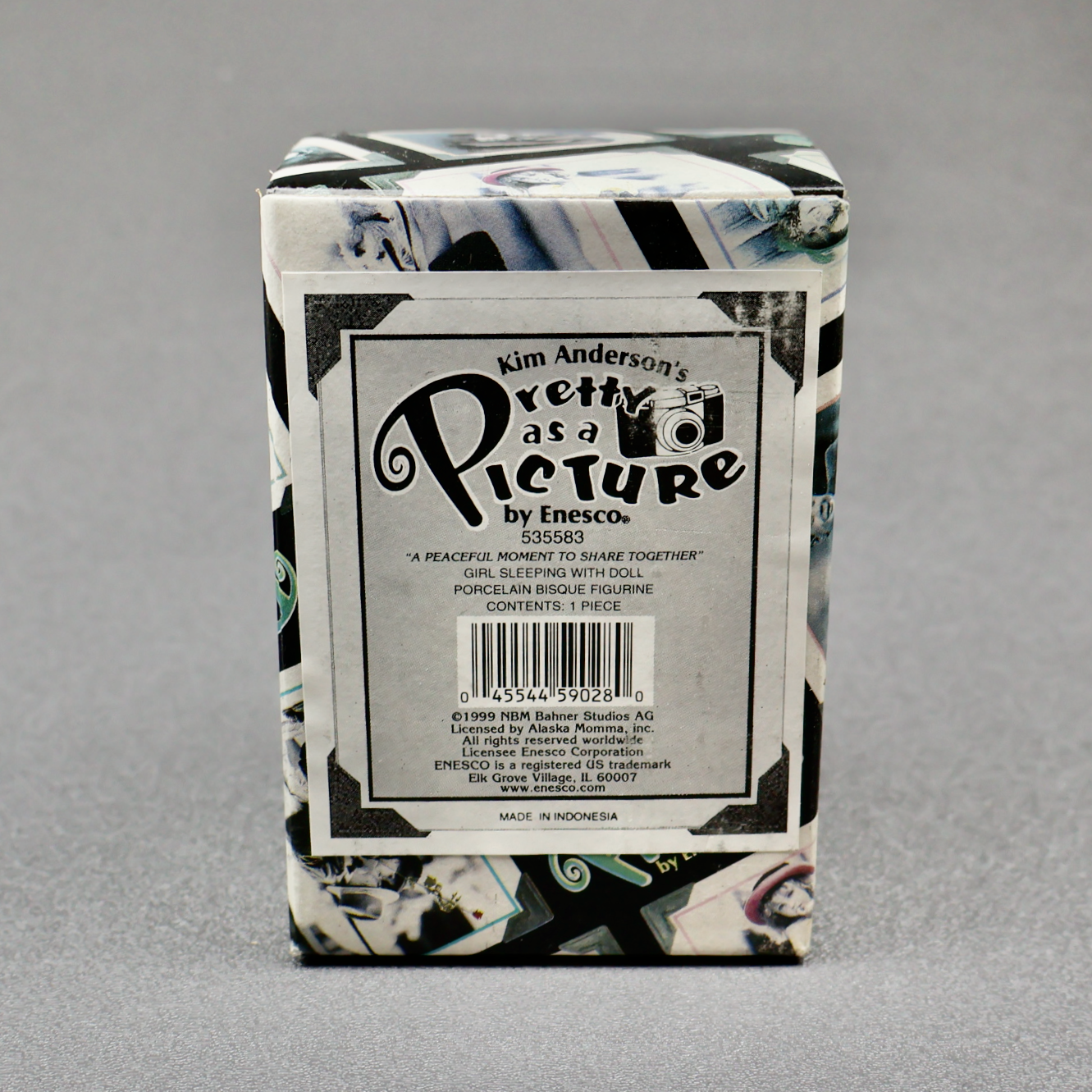 Pretty as a Picture A Peaceful Moment to Share Together 535583-Figurine-Oakview Collectibles