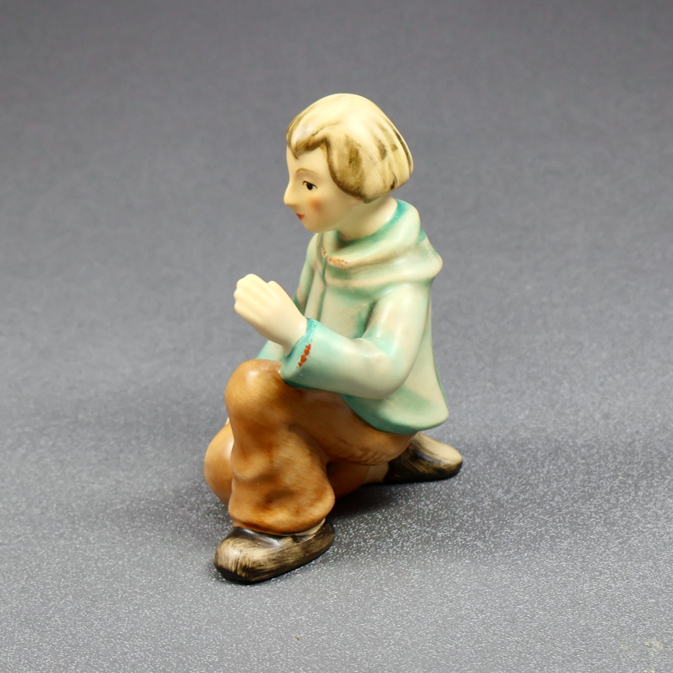 M.I.Hummel Small Nativity - Shepherd Kneeling 214/G/0-Figurine-Oakview Collectibles
