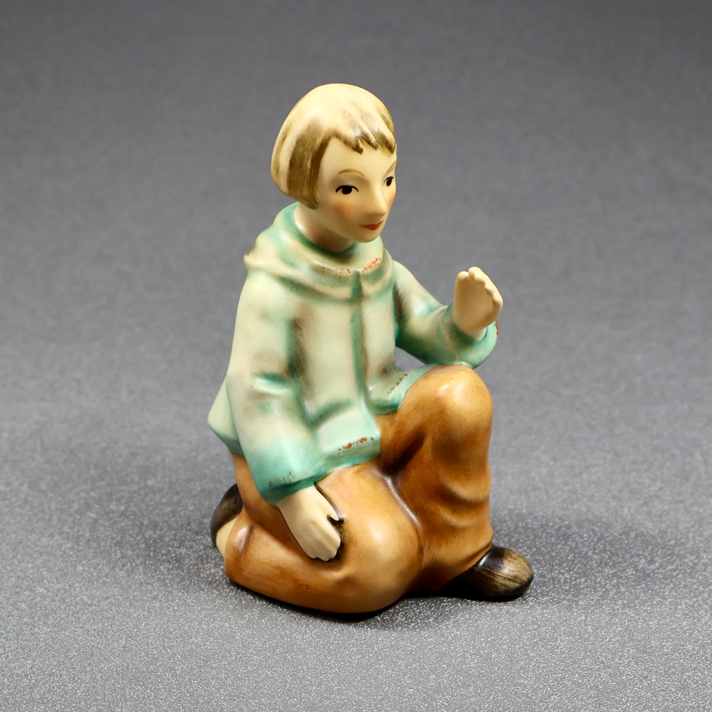 M.I.Hummel Small Nativity - Shepherd Kneeling 214/G/0-Figurine-Oakview Collectibles