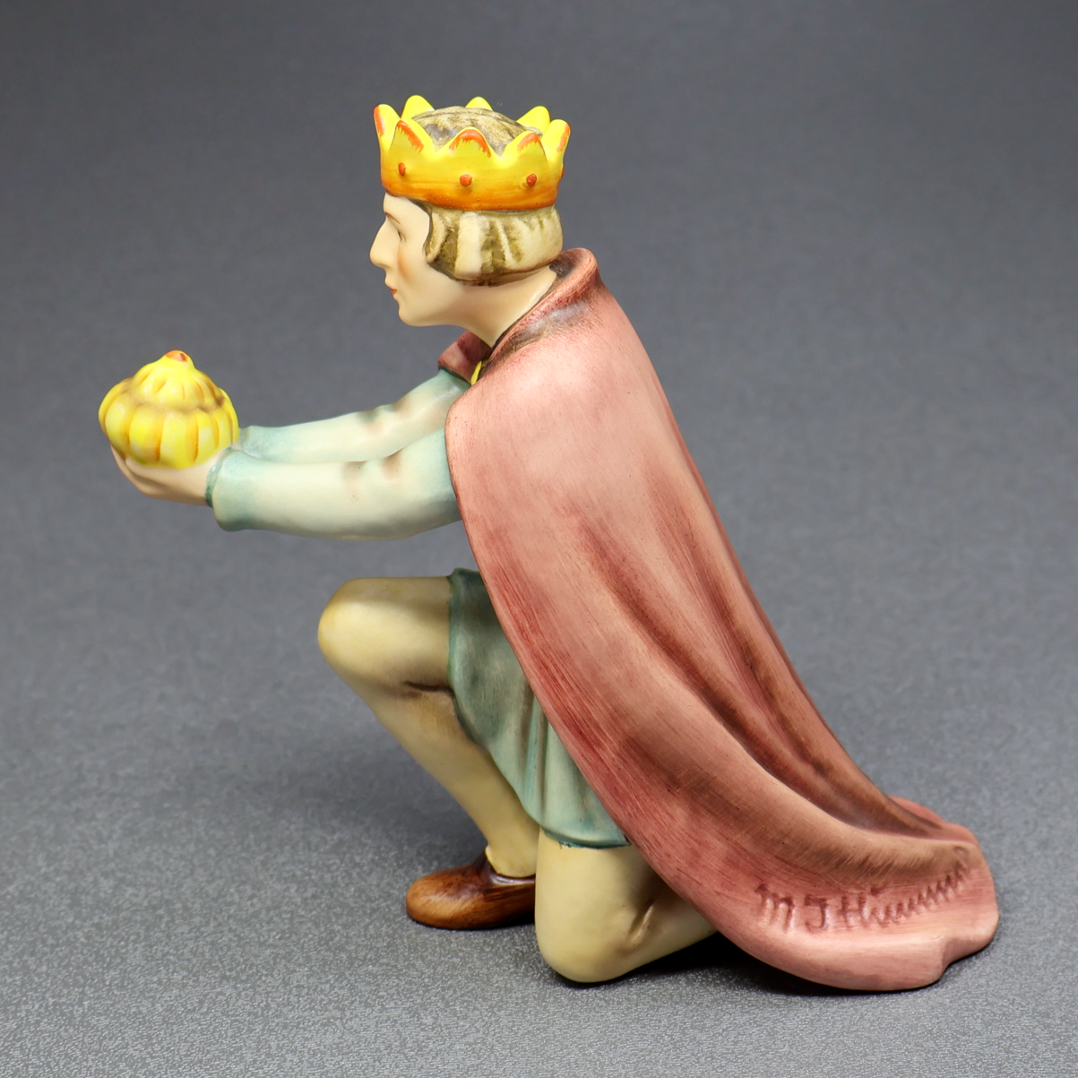 M.I.Hummel Large Nativity - Kneeling King on One Knee 214/M-Figurine-Oakview Collectibles