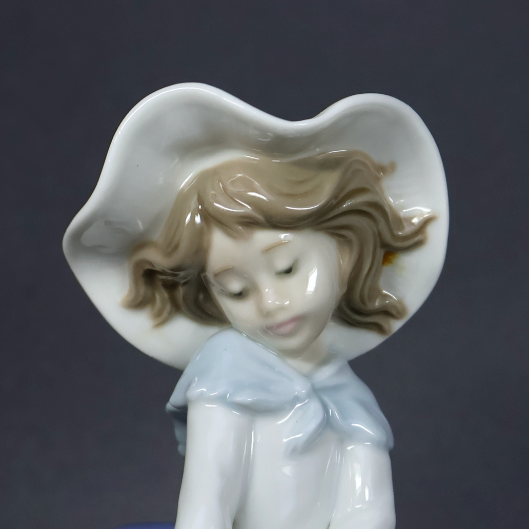 Lladro Pretty Pickings 5222-Figurine-Oakview Collectibles