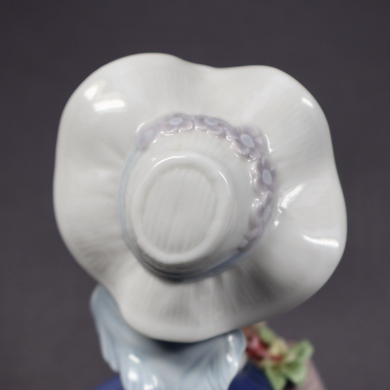 Lladro Pretty Pickings 5222-Figurine-Oakview Collectibles