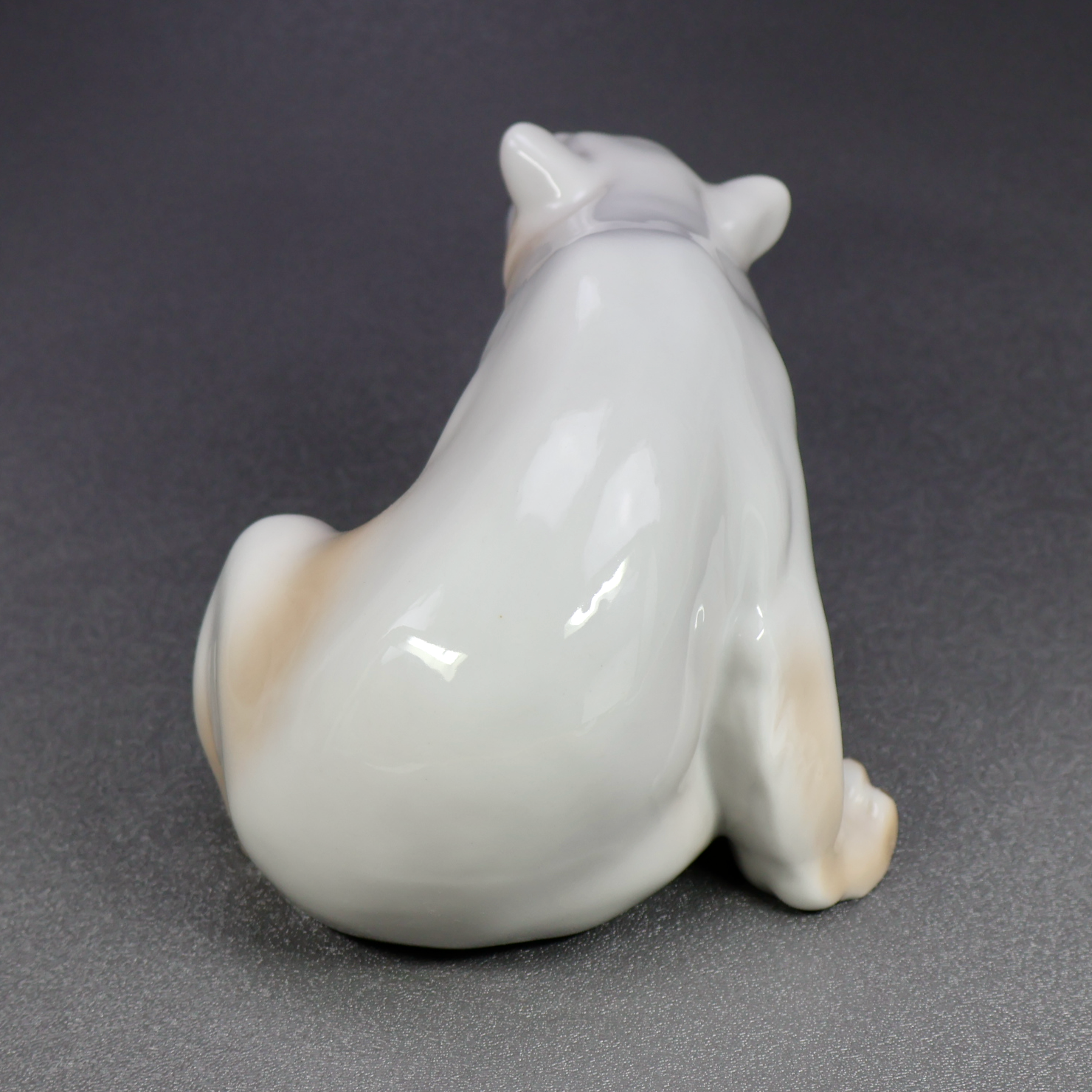 Bing & Grondahl Polar Bear Sitting Figurine 1629-Figurine-Oakview Collectibles