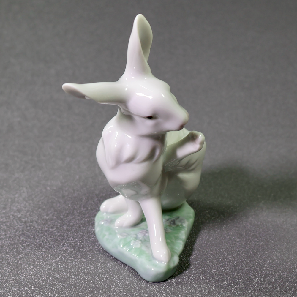 Lladro Washing Up 5887-Figurine-Oakview Collectibles