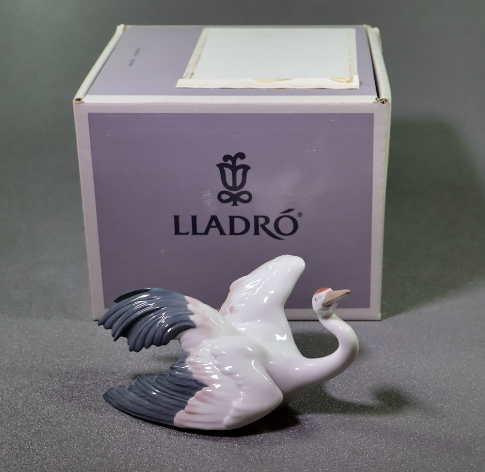 Lladro Fluttering Crane 1598-Figurine-Oakview Collectibles
