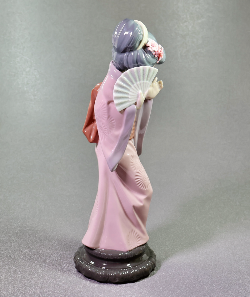 Lladro Timid Japanese Chrysanthemum 4990-Figurine-Oakview Collectibles