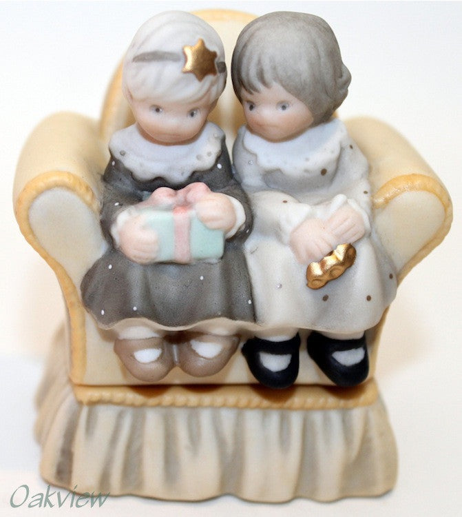 Pretty As A Picture Precious Are All Things That Come From Friends - Box-FIgurine-Oakview Collectibles