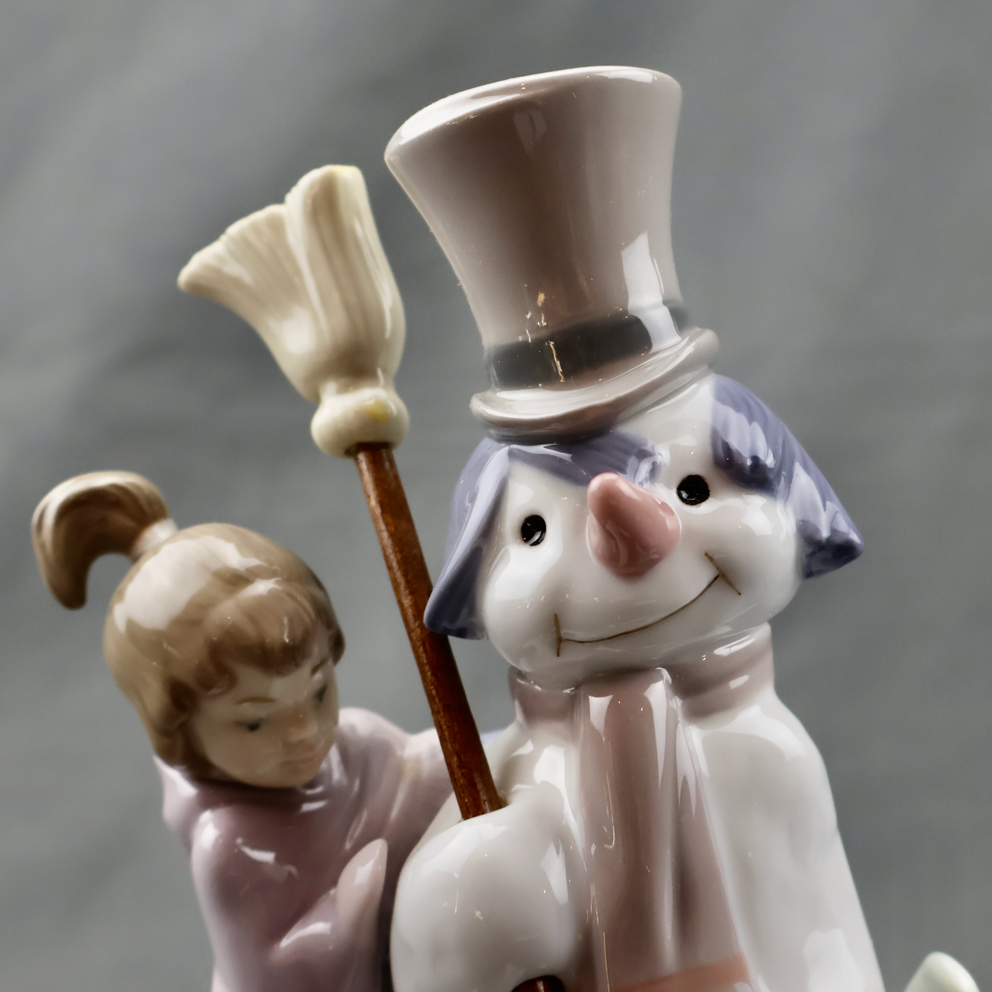 Lladro The Snow Man 5713-Figurine-Oakview Collectibles