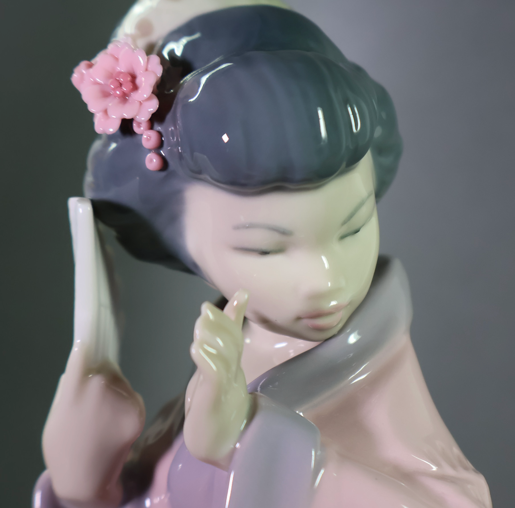 Lladro Timid Japanese Chrysanthemum 4990-Figurine-Oakview Collectibles