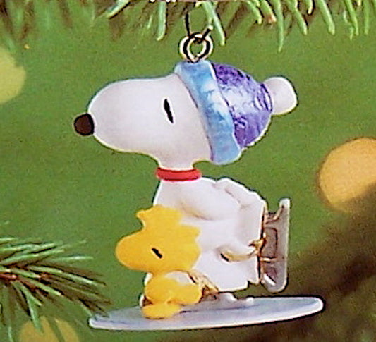 Hallmark 2001 Winter Fun With Snoopy #4 - Miniature-Ornament-Oakview Collectibles