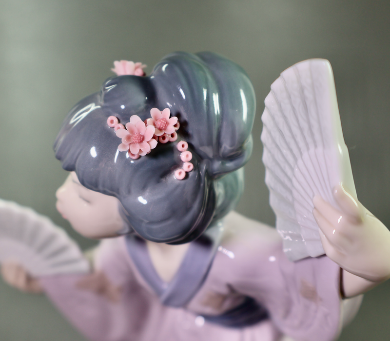 Lladro Madame Butterfly Japanese with Fans 4991-Figurine-Oakview Collectibles